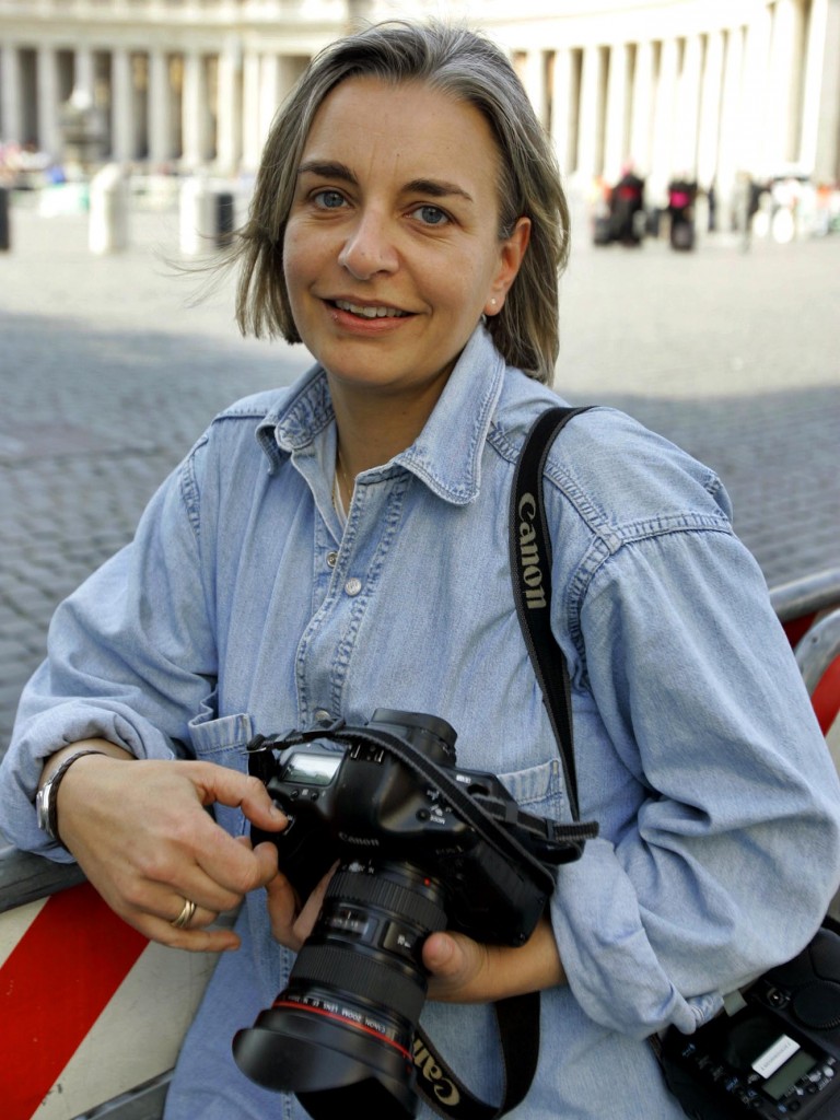 Anja Niedringhaus in Rome April 7, 2005. Credit: AP Photo Peter Dejong