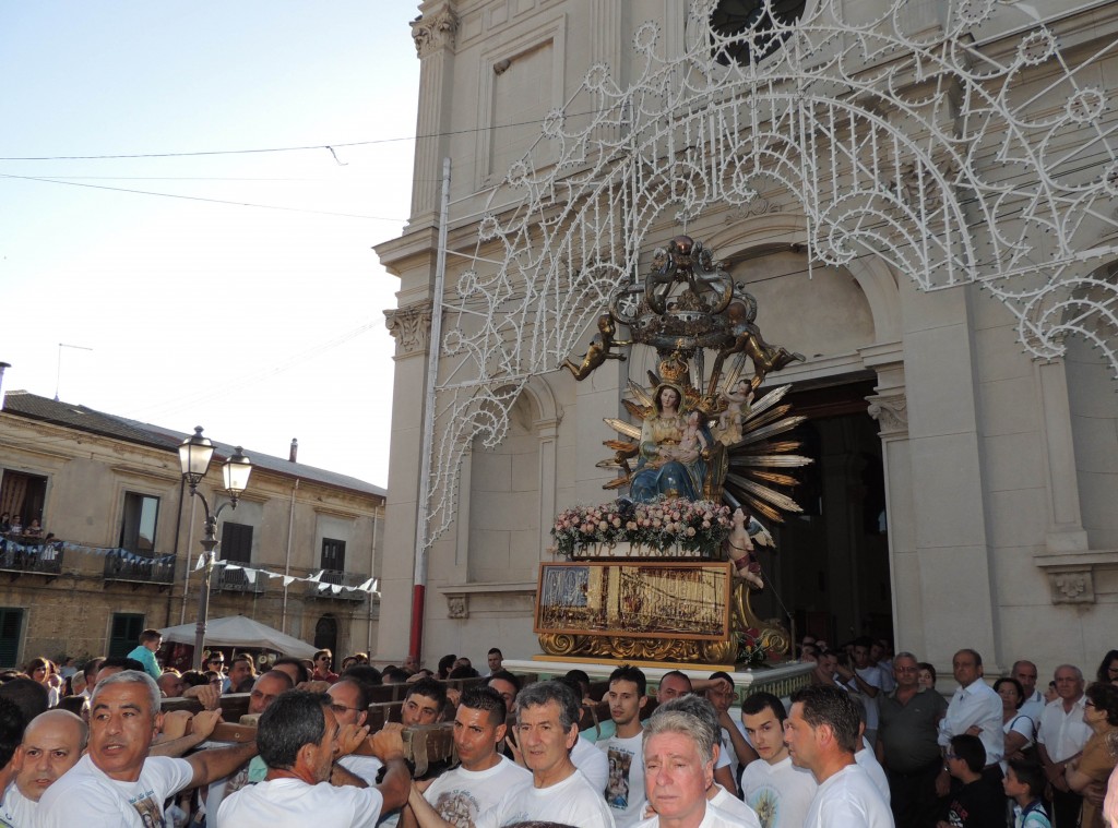 Procession of the Holy Madonna of Grace in Oppido Mamartina in Calabria. July 2, 2014 Photo Credit: Toni Condello