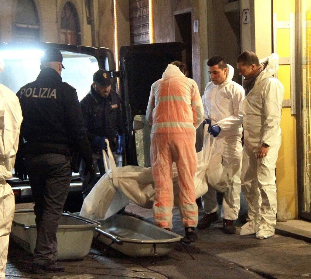 Police carry out body bag with Ashley Olsen, American woman found dead in her Florence apartment