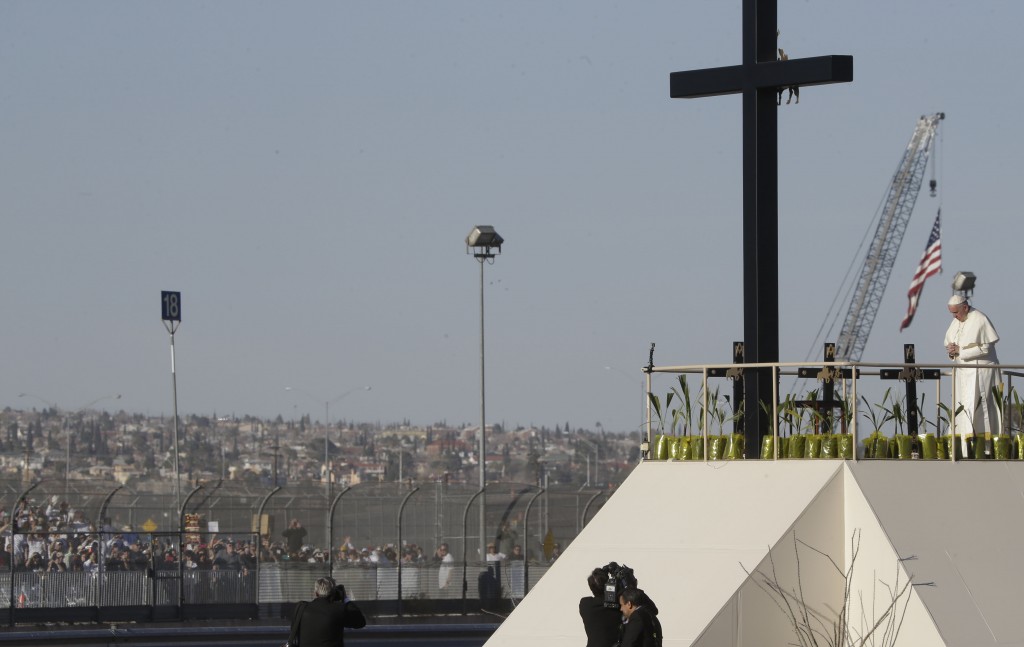 Pope Francis praying at cross honoring migrants near border fence between Mexico and the United States. February 17, 2016. Photo by AP Photographer Gregorio Borgia for Mozzarella Mamma