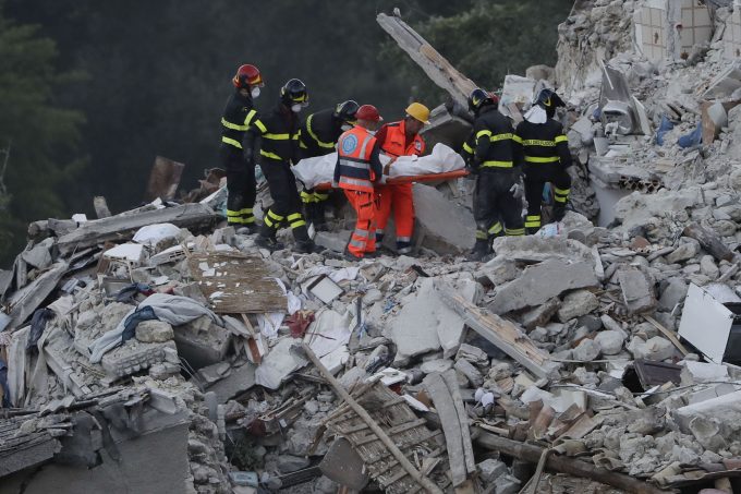 Rescuers removing body from rubble in Pescara Del Tronto. Photo by AP photographer Gregorio Borgia, August 24, 2016